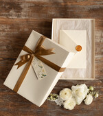  Prezenty dla Młodej Pary  Zestawy z Filiżanką lub Kubkiem     pomysł na prezent dla Pary Młodej 2 kubki z nadrukiem oraz słodkości3