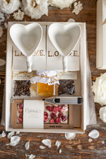  Prezenty dla Młodej Pary  Zestawy z Filiżanką lub Kubkiem Wyjątkowy prezent ślubny filiżanki serduszka z napisem LOVE  1