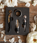  Prezenty dla Młodej Pary  zestawy i akcesoria do wina i drinków Wyjątkowy prezent ślubny akcesoria do trunków w eleganckim pudełku personalizowana naklejka na butelkę 4