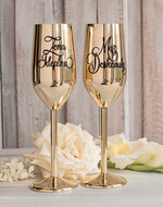  Prezenty dla Młodej Pary  zestawy i akcesoria do wina i drinków Co dać na prezent dla Młodej Pary, Co warto dać na prezent ślubny, eleganckie złote kieliszki mąż i żona, prezenty dla Młodej Pary5