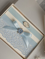 Panna Młoda  podwiązki ślubne podwiązka ślubna niebieska koronkowa i podwiązka z inicjałami Pary Młodej, dwie podwiązki ślubne, niebieska koronkowa podwiązka dla Panny Młodej1