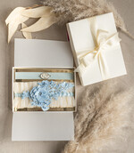 Panna Młoda  podwiązki ślubne tiulowa podwiązka ślubna, niebieska podwiązka ślubna, inicjały na podwiązce ślubnej, błękitna podwiązka z koronką, podwiązka ślubna koronkowa 1