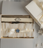 Panna Młoda  podwiązki ślubne tiulowa podwiązka dla Panny Młodej, podwiązki dla Panny Młodej z ozdobnymi kamieniami, dwie podwiązki ślubne, podwiązka dla Panny Młodej z inicjałami Pary Młodej0