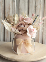  Prezenty dla Młodej Pary  flowerbox, kartki z życzeniami, pudełka na prezenty kwiaty dla Pary Młodej flowerbox z suszonych kwiatów, pomysł na wręczenie pieniędzy Parze Młodej, kwiaty dla Pary Młodej w pudełku, kompozycja z suszonych kwiatów 4