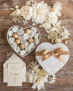  Prezenty dla Młodej Pary  flowerbox, kartki z życzeniami, pudełka na prezenty Pomysłowy prezent na ślub dla Młodej Pary flower box welurowe serce bombonierka z kwiatami puedeleczko na pieniadze 0