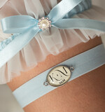 Prezenty dla Panny Młodej  podwiązki ślubne  Zestaw dwóch podwiązek ślubnych dla panny młodej w pudełeczku z kartką, box prezentowy na wieczór panieński, coś niebieskiego presonalizowana tiulowa podwiazka ślubna prezent od świadkowej dla panny młodej9