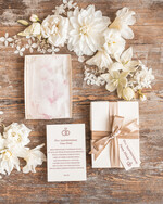 Prezenty dla Panny Młodej  podwiązki ślubne  Prezent podwiązka ślubna dla panny młodej w zestawie z pralinkami kartką i pudełeczkiem, box prezentowy na wieczór panieński2