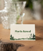 Winietki Nowoczesne prosta forma  winietki z grafiką gór, delikatna grafika na winietkach ślubnych, proste i eleganckie winietki na stół weselny, wizytówki ślubne ecru z grafiką3