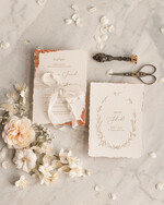 Zaproszenia ślubne Wydzierane Brzegi Darte zaproszenia ślubne z płatkami złota, delikatne zaproszenia na ślub ze złotem, zaproszenie glamour z jedwabną wstążką, obraz kwiaty vintage3