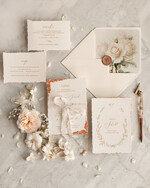 Zaproszenia ślubne Wydzierane Brzegi Darte zaproszenia ślubne z płatkami złota, delikatne zaproszenia na ślub ze złotem, zaproszenie glamour z jedwabną wstążką, obraz kwiaty vintage0