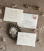 Zaproszenia ślubne Wydzierane Brzegi Zaproszenia ślubne z płatkami złota, delikatne zaproszenia na ślub ze złotem, zaproszenie glamour z jedwabną wstążką, zaproszenia slubne rustykalne4