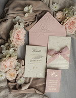 Zaproszenia ślubne z perełkami / tłoczeniem Tłoczone kwiaty na zaproszeniach ślubnych Eleganckie złote zaproszenia ślubne ze wstażką, Złote zaproszenie na ślub z tłoczeniem, zaproszenia na ślub w stylu glamour3