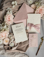 Zaproszenia ślubne z perełkami / tłoczeniem Tłoczone kwiaty na zaproszeniach ślubnych Eleganckie złote zaproszenia ślubne ze wstażką, Złote zaproszenie na ślub z tłoczeniem, zaproszenia na ślub w stylu glamour18