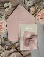 Zaproszenia ślubne z perełkami / tłoczeniem Tłoczone kwiaty na zaproszeniach ślubnych Eleganckie złote zaproszenia ślubne ze wstażką, Złote zaproszenie na ślub z tłoczeniem, zaproszenia na ślub w stylu glamour5