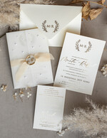 Zaproszenia ślubne z perełkami / tłoczeniem zaproszenia ślubne z perełkami, minimalistyczne zaproszenie na ślub z perełkami i kalką, rwane złocone zaproszenie na ślub cywilny perły13
