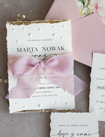 Zaproszenia ślubne z perełkami / tłoczeniem darte złocone zaproszenia ślubne z perełkami, różowe peonie zaproszenie na ślub z perełkam, rwane złocone zaproszenie na ślub cywilny perły i piwonie14