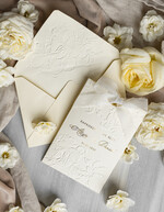 Zaproszenia ślubne z perełkami / tłoczeniem zaproszenia ślubne w kieszonce, eleganckie zaproszenia ślubne z jedwabną wstążką, tłoczone zaproszenia na ślub i wesele, tłoczone złote zaproszenie na ślub10
