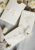 Zaproszenia ślubne z perełkami / tłoczeniem zaproszenia ślubne w kieszonce, eleganckie zaproszenia ślubne z jedwabną wstążką, tłoczone zaproszenia na ślub i wesele, tłoczone złote zaproszenie na ślub1