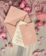 Zaproszenia ślubne z perełkami / tłoczeniem Eleganckie Zaproszenia Na Ślub, Nowoczesne Zaproszenia W Kolorze Różowym, Zaproszenia Ślubne Ze Złotymi Literami, Eleganckie Zaproszenia Ślubne z tłoczonymi kwiatami2