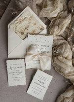 Zaproszenia ślubne z perełkami / tłoczeniem darte złocone zaproszenia ślubne z perełkami, różowe peonie zaproszenie na ślub z perełkam, rwane złocone zaproszenie na ślub cywilny perły i piwonie1