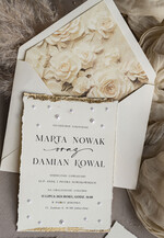 Zaproszenia ślubne z perełkami / tłoczeniem darte złocone zaproszenia ślubne z perełkami, różowe peonie zaproszenie na ślub z perełkam, rwane złocone zaproszenie na ślub cywilny perły i piwonie17