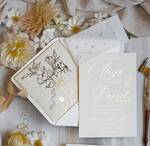 Zaproszenia ślubne z perełkami / tłoczeniem złocone zaproszenia ślubne z perełkami, minimalistyczne zaproszenie na ślub z perełkami i kalką, kalkowa obwoluta z perłami złocone zaproszenie na ślub cywilny1