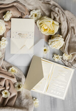 Zaproszenia ślubne z perełkami / tłoczeniem złocone zaproszenia ślubne z perełkami, eleganckie zaproszenie na ślub z perełkami i kalką, kalkowa obwoluta z perłami złocone zaproszenia ślubne15