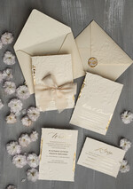 Zaproszenia ślubne z perełkami / tłoczeniem wydzierane zaproszenia na ślub ze złotkiem, darte zaproszenia ślubne z płatkami złota, wytłaczane zaproszenia ślubne 0