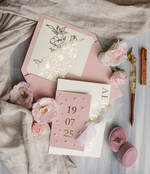 Zaproszenia ślubne z perełkami / tłoczeniem zaproszenia na ślub, nowoczesne zaproszenia ślubne z perełkami, perełkowe zaproszenie ślubne ze złotymi literami, eleganckie zaproszenia ślubne ze wstązką13