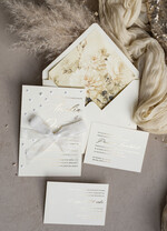 Zaproszenia ślubne z perełkami / tłoczeniem złocone zaproszenia ślubne z perełkami, kremowe róże zaproszenie na ślub z perełkam, złote zaproszenie na ślub cywilny perły i jedwabna wstazka12