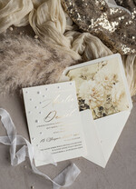 Zaproszenia ślubne z perełkami / tłoczeniem złocone zaproszenia ślubne z perełkami, kremowe róże zaproszenie na ślub z perełkam, złote zaproszenie na ślub cywilny perły i jedwabna wstazka7