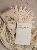 Zaproszenia ślubne z perełkami / tłoczeniem złocone zaproszenia ślubne z perełkami kwiatowa kalkowa koperta , minimalistyczne zaproszenie na ślub z perełkami i kalką, kalkowa obwoluta z perłami złocone zaproszenie na ślub cywilny perły1