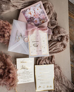 Zaproszenia ślubne z perełkami / tłoczeniem złote zaproszenia ślubne z perełkami, eleganckie zaproszenie na ślub w kalkowym etui, złocone zaproszenie na ślub cywilny perły, perełki na zaproszeniach ślubnych11