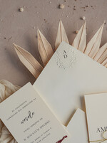 Zaproszenia ślubne z perełkami / tłoczeniem zaproszenia ślubne z tłoczeniem, minimalistyczne zaproszenie na ślub złocone, suchy przetłok złocone zaproszenie na ślub cywilny perły8