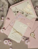 Zaproszenia ślubne z perełkami / tłoczeniem złocone zaproszenia ślubne z perełkami kalkowa koperta , minimalistyczne zaproszenie na ślub z perełkami i kalką, kalkowa koperta z perłami złocone zaproszenie na ślub cywilny perły2