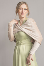 Panna Młoda Bolerka bolerka, narzutki, sweterki Beżowe Bolerko Ślubne Welurowe - Etola Ślubna z Rękawkami - Narzutka I Rękaw w kolorze Beżowym5