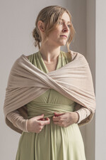 Panna Młoda Bolerka bolerka, narzutki, sweterki Beżowe Bolerko Ślubne Welurowe - Etola Ślubna z Rękawkami - Narzutka I Rękaw w kolorze Beżowym7