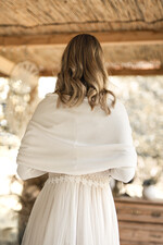 Panna Młoda Bolerka bolerka, narzutki, sweterki Kremowe  Bolerko Ślubne Welurowe - Etola Ślubna z Rękawkami - Narzutka I Rękaw w kolorze Kremowym2