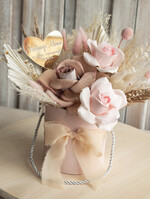 Prezenty dla Mamy flowerboxy, box ze słodyczami  kwiaty prezent dla Mamy z okazji dnia Matki, box kwiatowy dla mamy, kompozycja z suszonych kwiatów pomysł na prezent dla mamy, wieczne róże, flower box dla mamy6