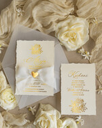 Zaproszenia na Komunię  dziewczynka  zaproszenia na Komunię ze złotym serduszkiem, złote zaproszenia na Komunię, Zaproszenia na Komunię dla dziewczynki, Eleganckie zaproszenia Komunijne ze złotymi literami i wstążką3