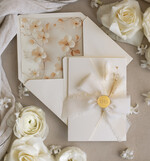 Zaproszenia na Komunię  dziewczynka  Eleganckie zaproszenia komunijne złocone, zaproszenia na komunię z kwiatami, złote zaproszenia na komunię10