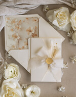 Zaproszenia na Komunię  dziewczynka  Eleganckie zaproszenia komunijne złocone, zaproszenia na komunię z kwiatami, złote zaproszenia na komunię6