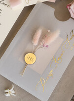 Zaproszenia na Komunię  dziewczynka  komunijne złote zaproszenia z kwiatkami, zaproszenia na Pierwszą komunię w kieszonce ze wstążką, zaproszenia na komunię dla dziewczynki, zaproszenie w kieszonce na komunię 2