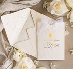 Zaproszenia na Komunię  dziewczynka  komunijne złote zaproszenia, zaproszenia na Pierwszą komunię z tłoczonymi kwiatami, tłoczone złocone zaproszenie w kieszonce na komunię4