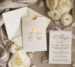 Zaproszenia na Komunię  dziewczynka  komunijne złote zaproszenia, zaproszenia na Pierwszą komunię z tłoczonymi kwiatami, tłoczone złocone zaproszenie w kieszonce na komunię8