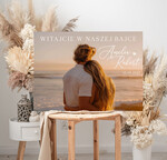 Plany stołów ze zdjęciem Pary Młodej Witamy gości weselnych napis powitanie gości na weselu, tablica powitalna dla gości weselnych, personalizowana tablica powitanie gości na weselu0