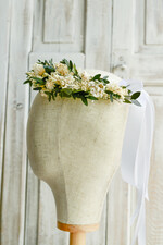 Dodatki dekoracje na komunię  wianki Wianek komunijny z żywych, preparowanych kwiatów w odcieniach zieleni i ecru. Delikatny, lekki i trwały, idealny do stylizacji komunijnej.1