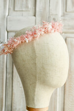 Dodatki dekoracje na komunię  wianki Wianki komunijne – lekkie, wygodne i ręcznie wykonane. Delikatne kwiaty idealnie dopełnią stylizację na Pierwszą Komunię Świętą3