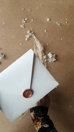 Zaproszenia ślubne Złote Glamour Minimalistyczne Zaproszenia Ślubne Złocone Zaproszenia na Ślub Ecru i Zloto1