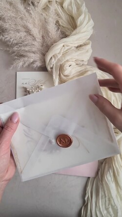 Zaproszenia ślubne Natura Zaproszenia ślubne boho z suszonym bukiecikiem,nietypowe zaproszenia na ślub z szuszkami i sznurkiem, rustykalne złocone zaproszenia z kalkowa kopertą1